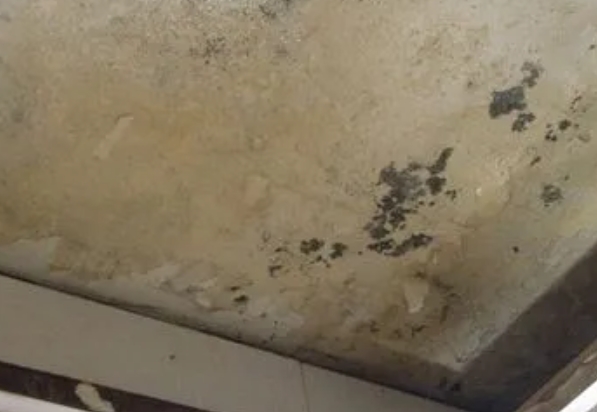 黄石港阳台漏水维修公司分享下黄石港卫生间渗水维修需要注意哪些问题。